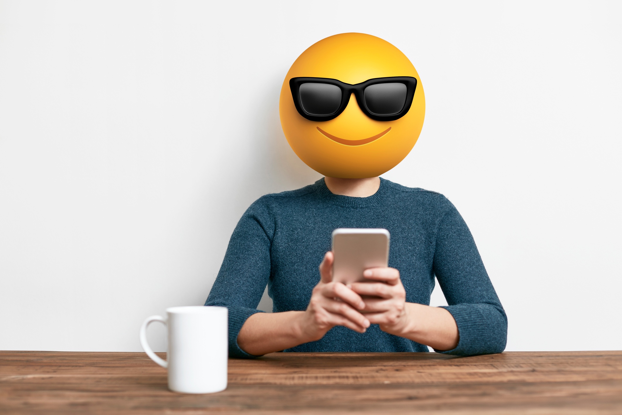 Que significa el best sale emoji de lentes oscuros